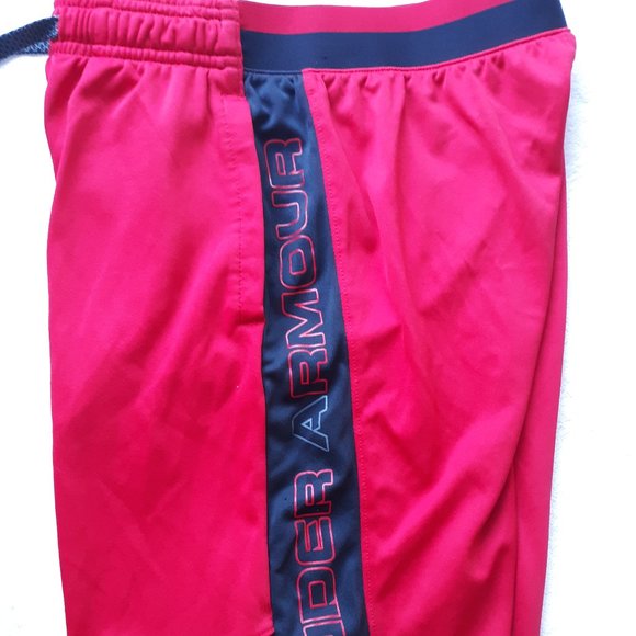 Under Armour Red Black Sports Shorts - Picture 2 of 10
